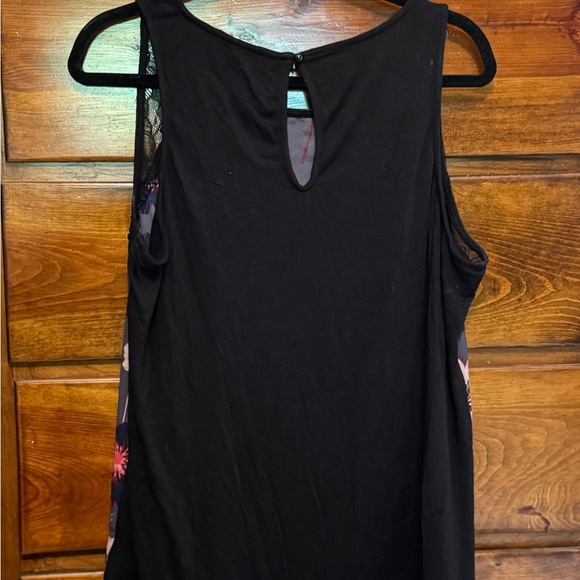 Floral top - Picture 2 of 3